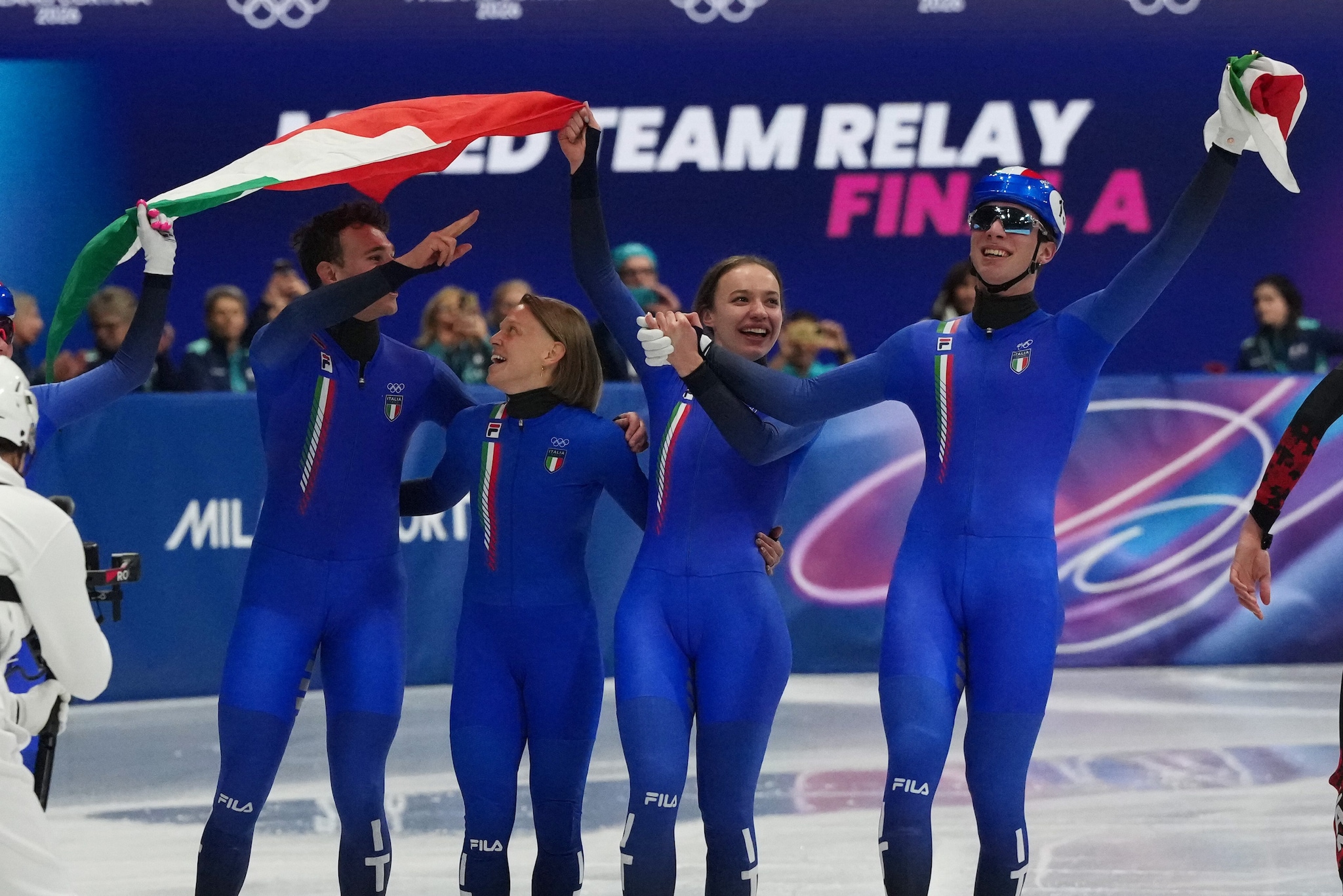 Elisa Confortola, Arianna Fontana, Thomas Nadalini e Pietro Sighel, vincitori della medaglia d’oro