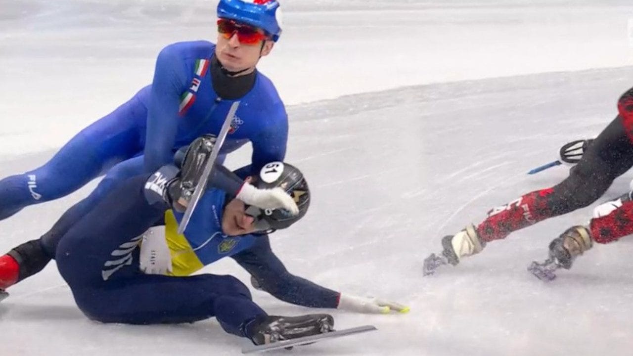 Assurda beffa per Pietro Sighel falciato sui 1.500m, la video review lo elimina ai quarti: è polemica