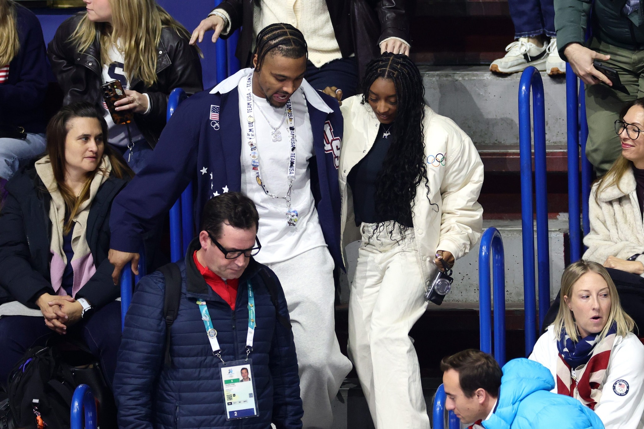 Simone Biles e Jonathan Owens prendono posto alla Milano Ice Skating Arena