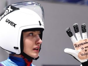 Olena Smaha rischia la squalifica alle Olimpiadi di Milano Cortina per aver mostrato un messaggio