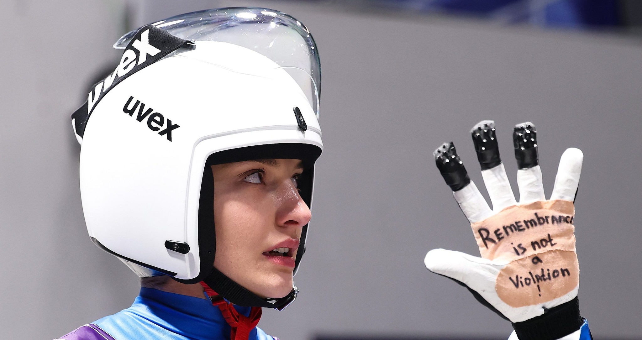 Olena Smaha rischia la squalifica alle Olimpiadi di Milano Cortina per aver mostrato un messaggio
