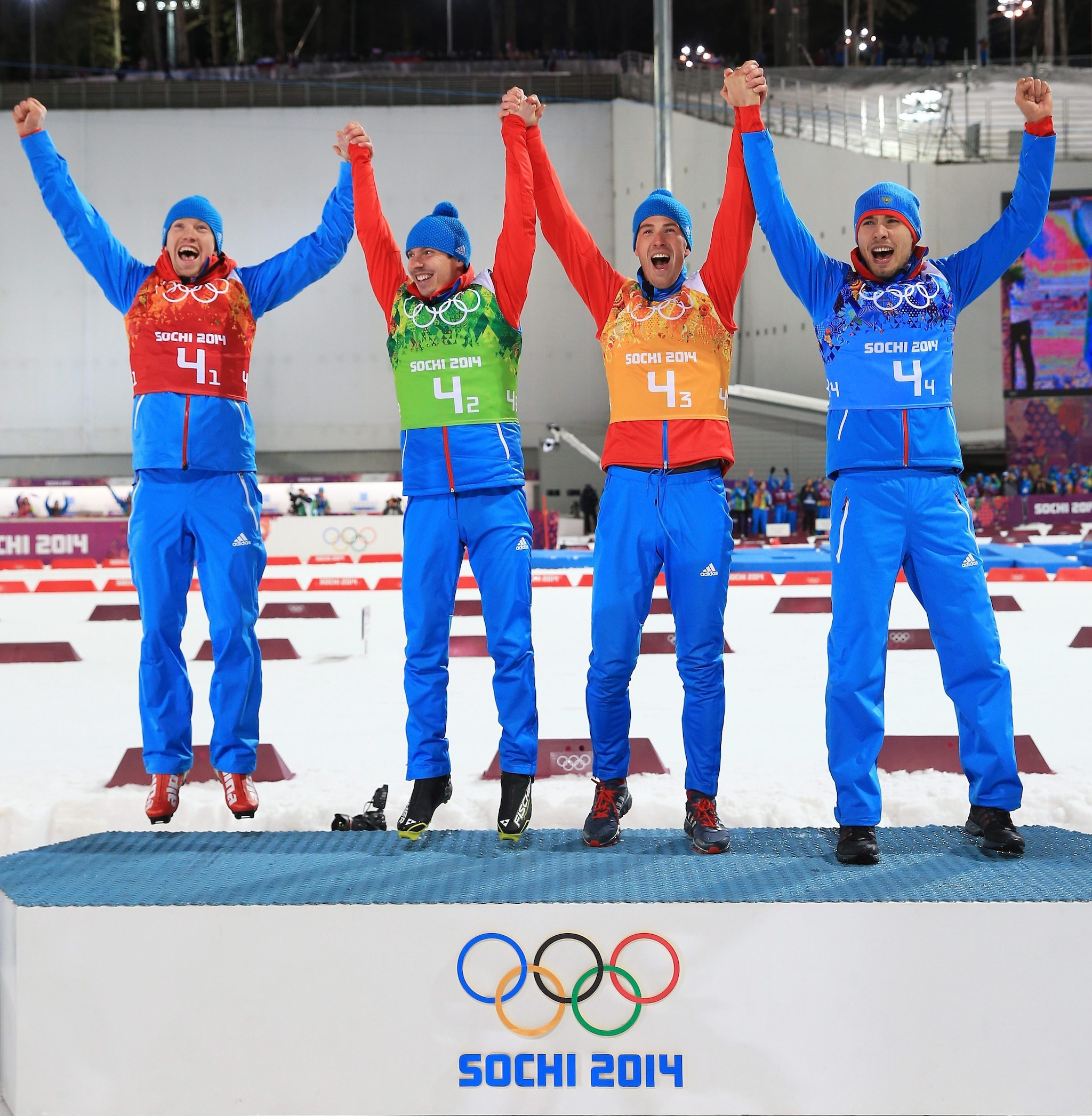 La staffetta russa vincitrice della medaglia d’oro nel biathlon alle Olimpiadi di Sochi nel 2014: tutto cancellato
