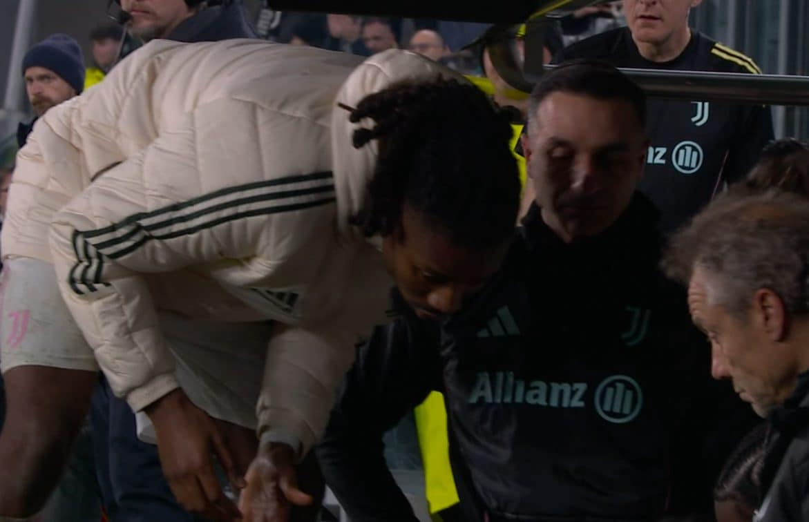 La reazione di Thuram che corre a rivedere il gol presumibilmente da un ipad (immagini Amazon Prime Video).