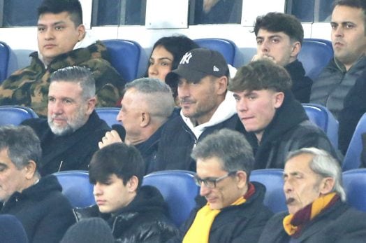 Totti in tribuna all’Olimpico per la partita di Europa League Roma–Stoccarda