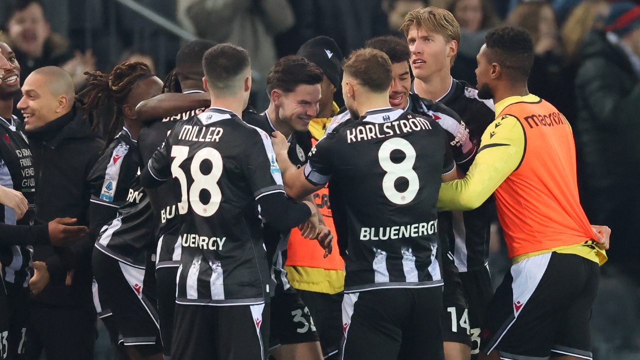 Il gol di Ekkelenkamp regala la vittoria all'Udinese sulla Roma: nel finale annullato il pari a Cristante