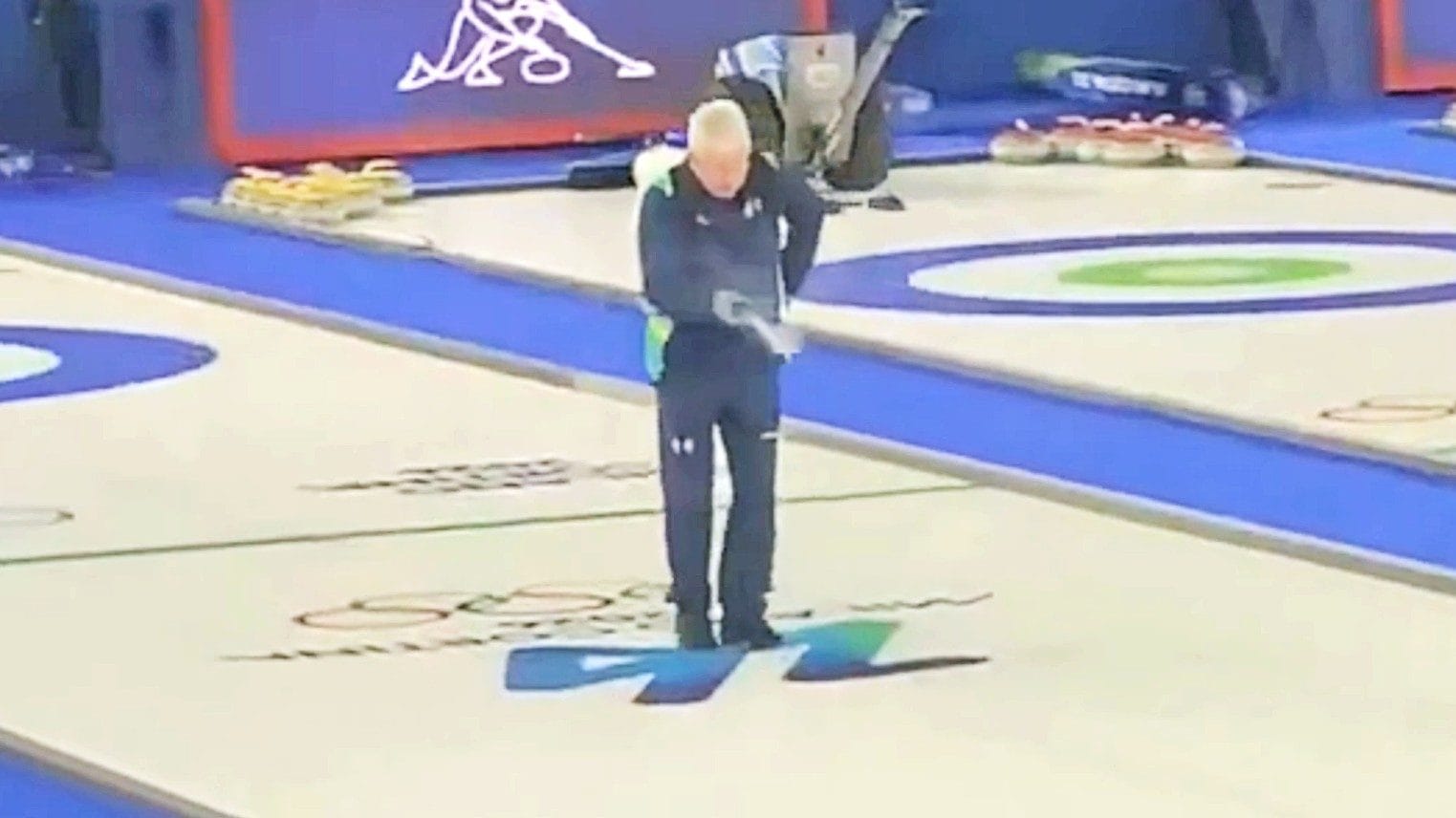 Chi è e cosa fa l'uomo del ghiaccio, colui che decide davvero chi vince nel curling alle Olimpiadi