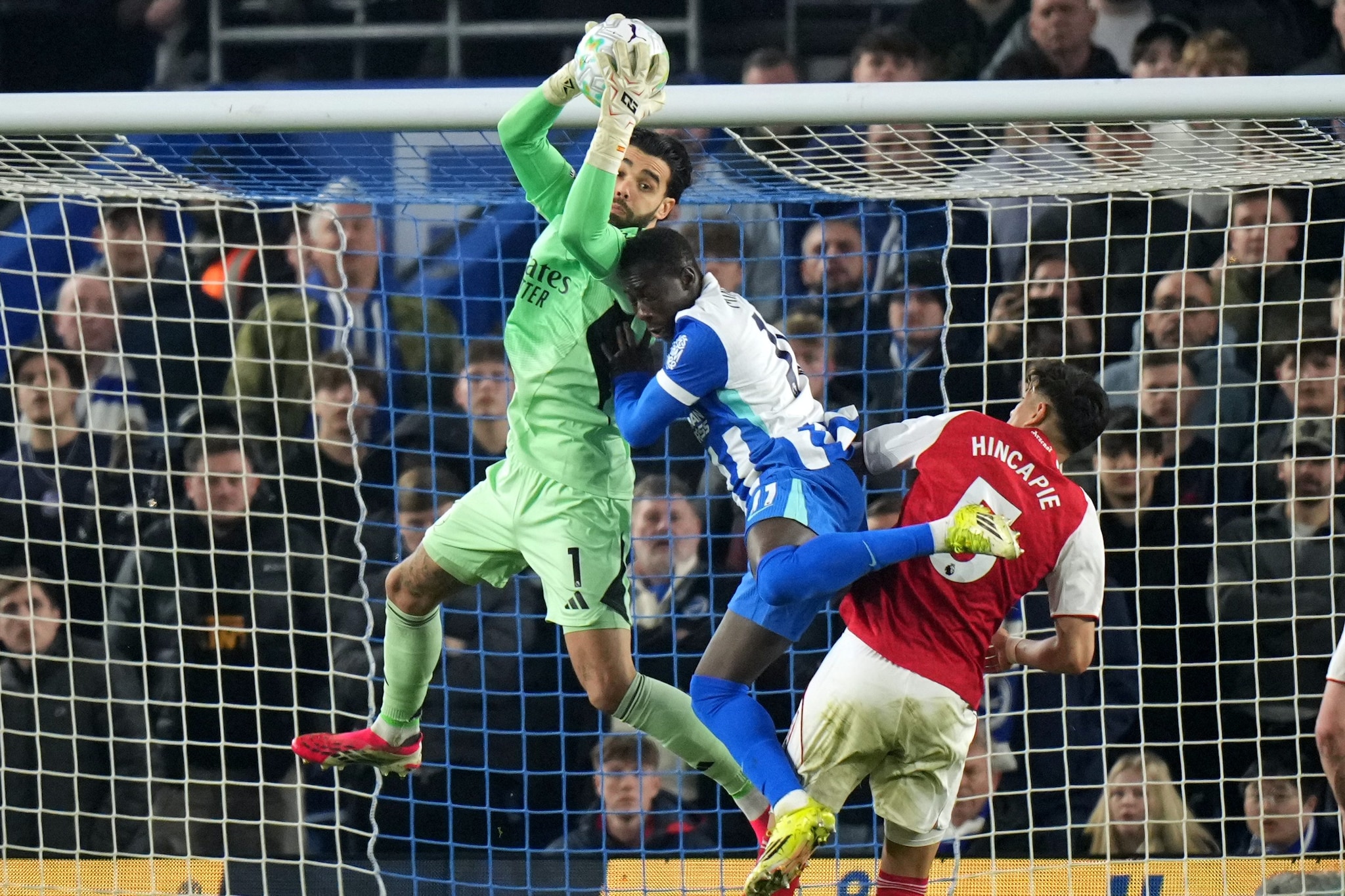 Un’immagine della partita tra il Brighton e l’Arsenal, decisa da un gol di Saka.