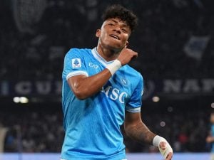 Il Napoli vince con Allison Santos ed Elmas e ritrova anche De Bruyne: Torino battuto per 2-1