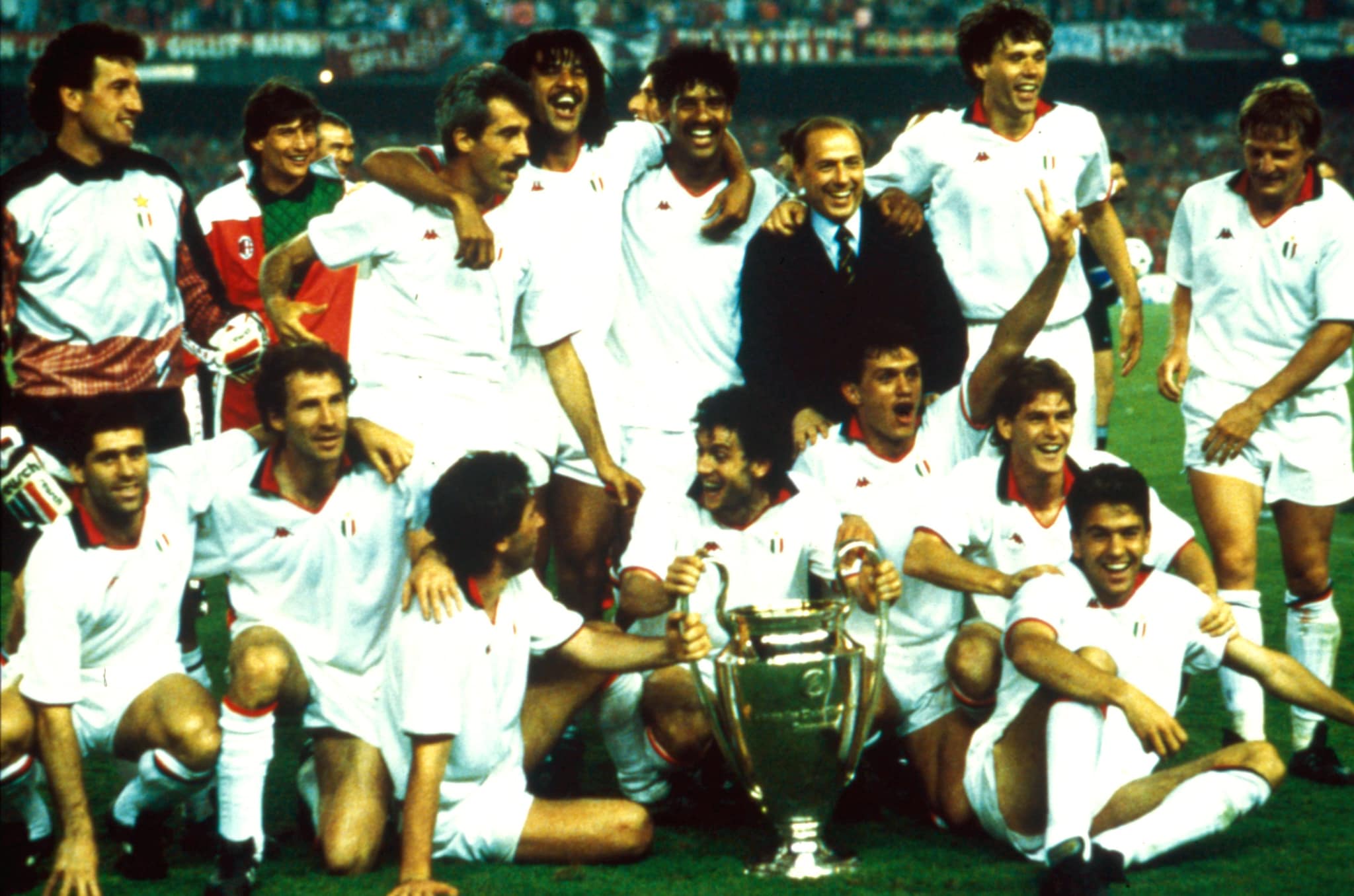 Ruud Gullit celebra la vittoria in Coppa dei Campioni con il Milan nel 1989.