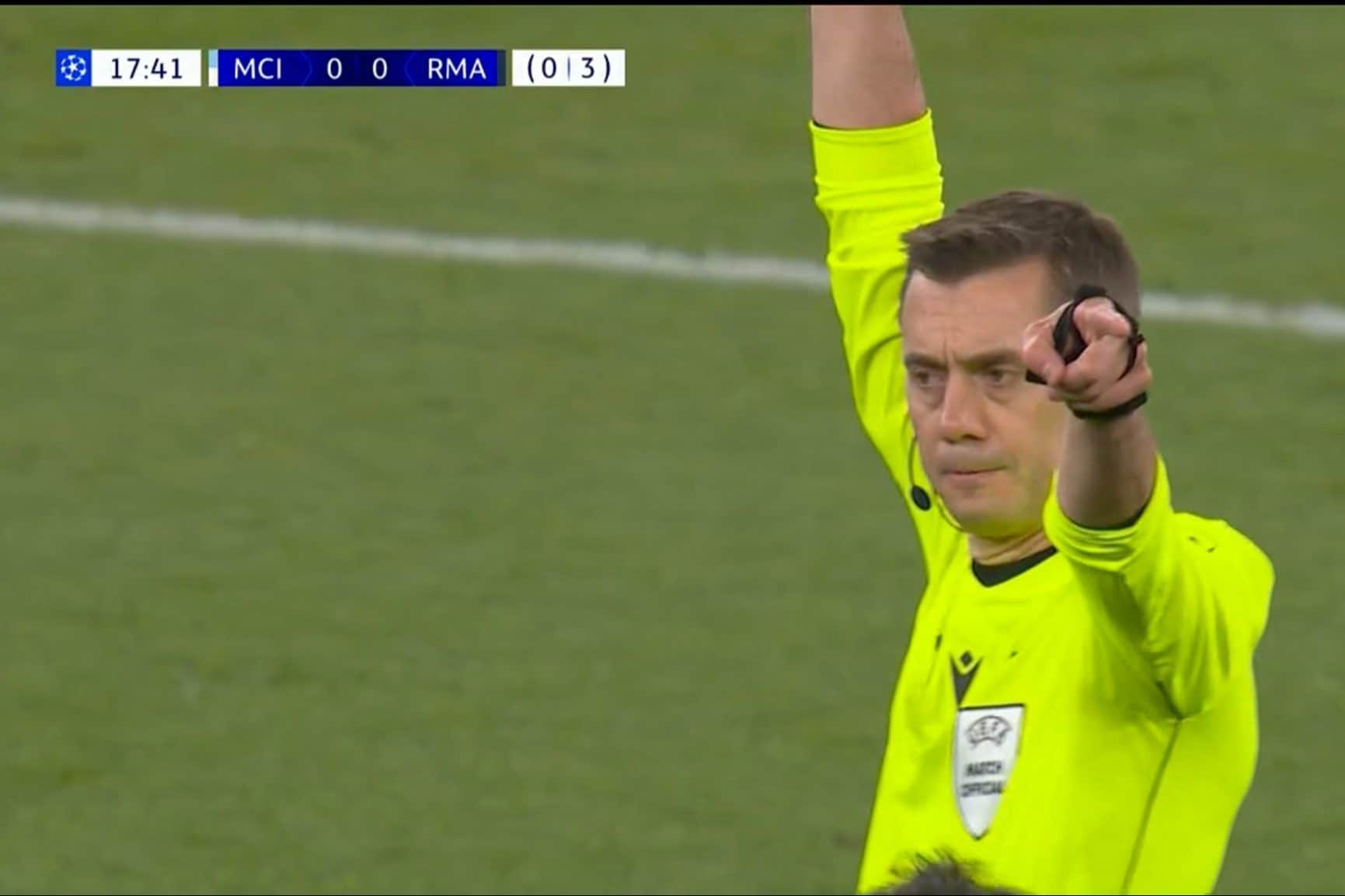 Il fuorigioco fischiato da Turpin.