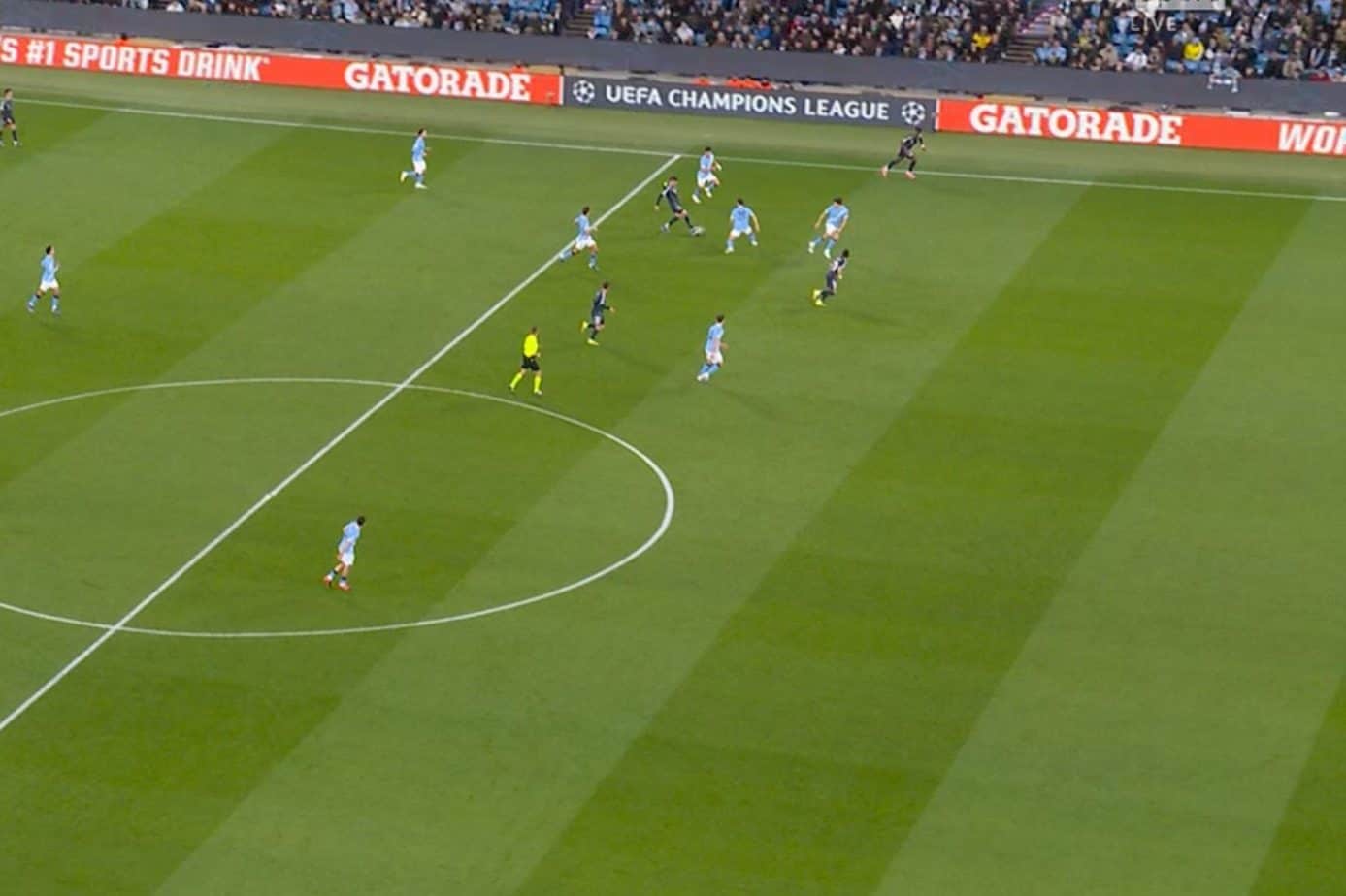 L’iniziale fuorigioco fischiato a Vinicius.