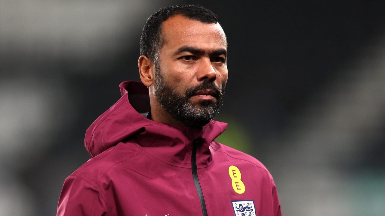 Il Cesena sorprende annunciando Ashley Cole in panchina, ma allenerà solo per otto partite