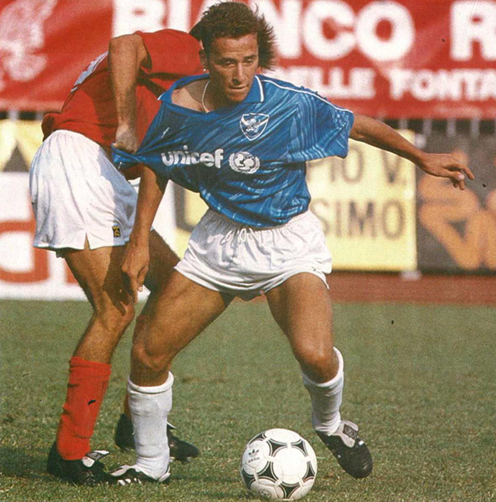 Eugenio Corini in azione al Brescia nella stagione 1989–1990.
