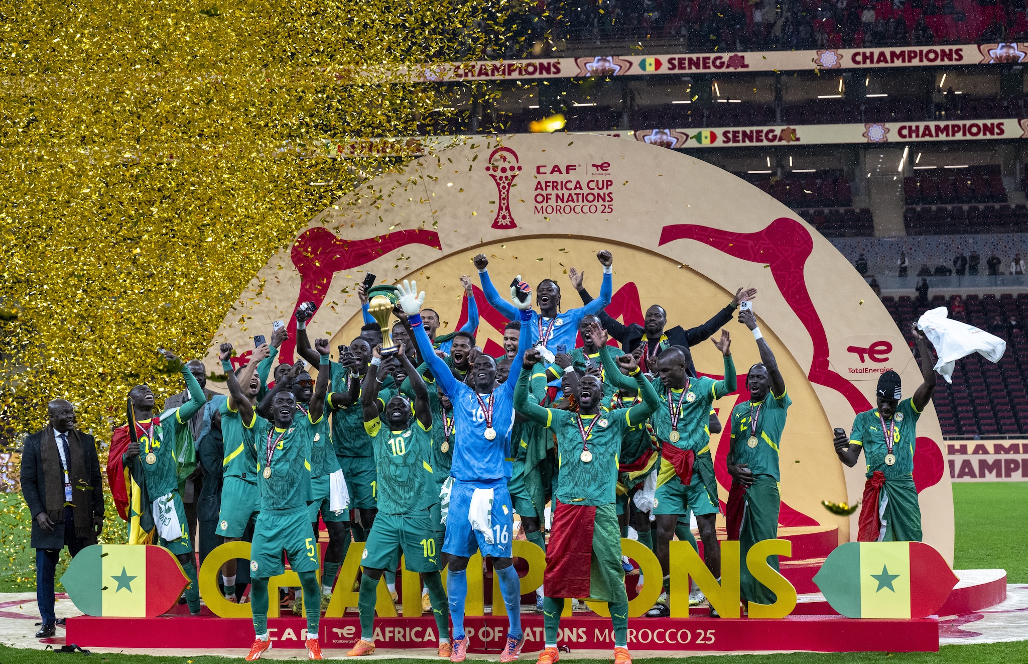 I festeggiamenti del Senegal dopo la vittoria.