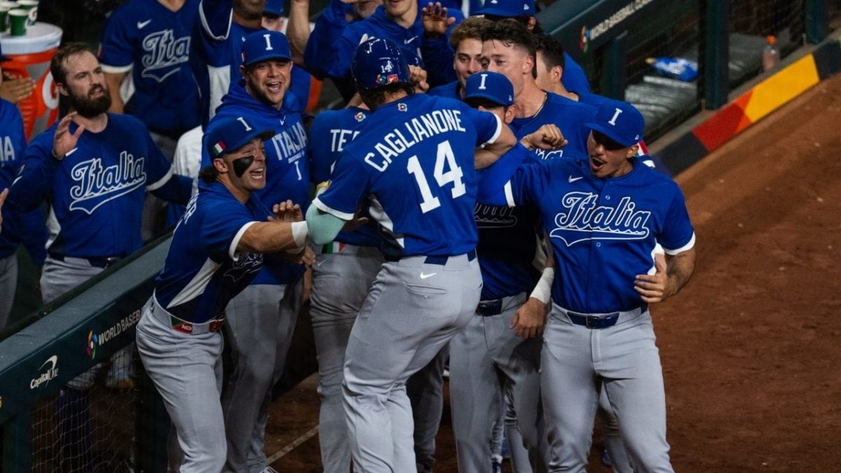 La festa dell’Italia dopo la vittoria sugli USA al WBC 2026.