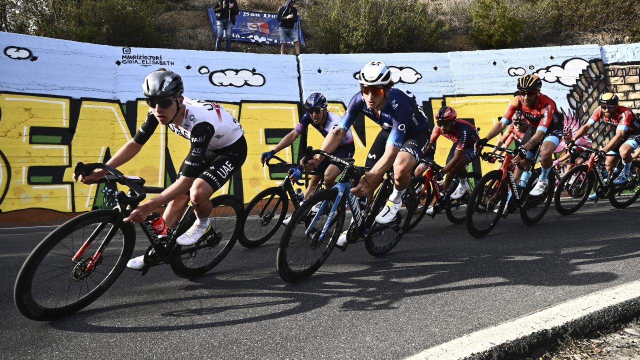 Pogacar per vincere la Milano-Sanremo ha solo una possibilità: battere il vento e domare la Cipressa