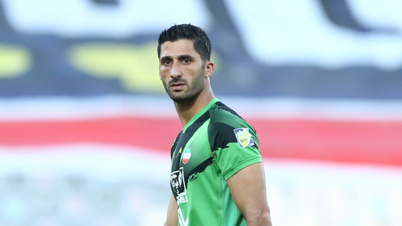 Il portiere dell'Iran è scomparso dopo aver scritto: "Khamenei, sei Satana". Il messaggio della moglie