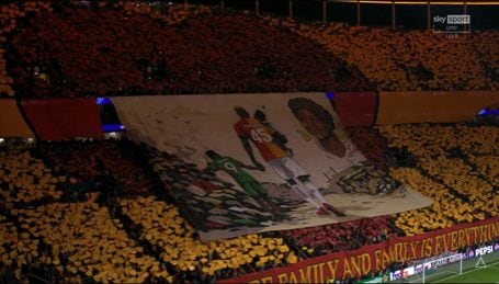 La bellissima coreografia dei tifosi del Gala (immagini Sky).