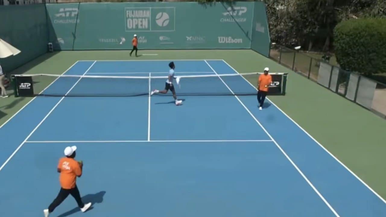 I tennisti abbandonano il match e fuggono di corsa a ripararsi: è il terrore improvviso della guerra