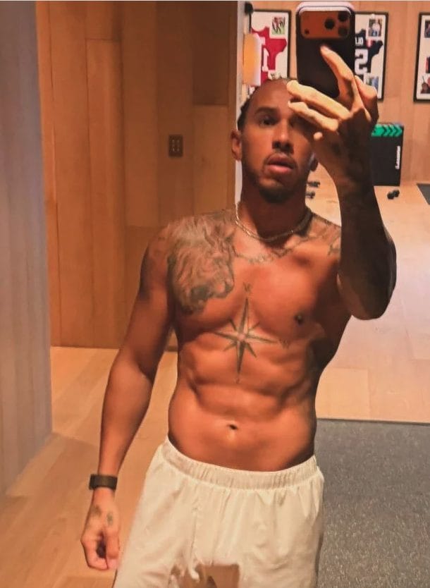 Lewis Hamilton in una stories ha mostrato il fisico scolpito prima del via del Mondiale 2026.