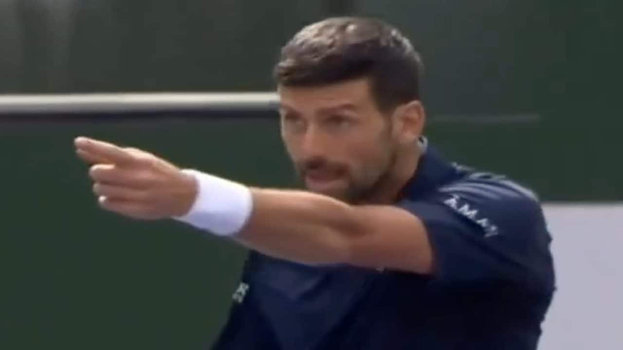 Djokovic furioso a Indian Wells, urla al team in due lingue: "Siete tutti incredibili"