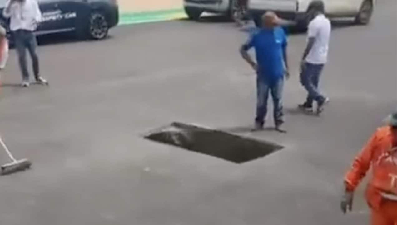 MotoGP, enorme buco sulla pista prima della Sprint Race: surreale corsa contro il tempo in Brasile