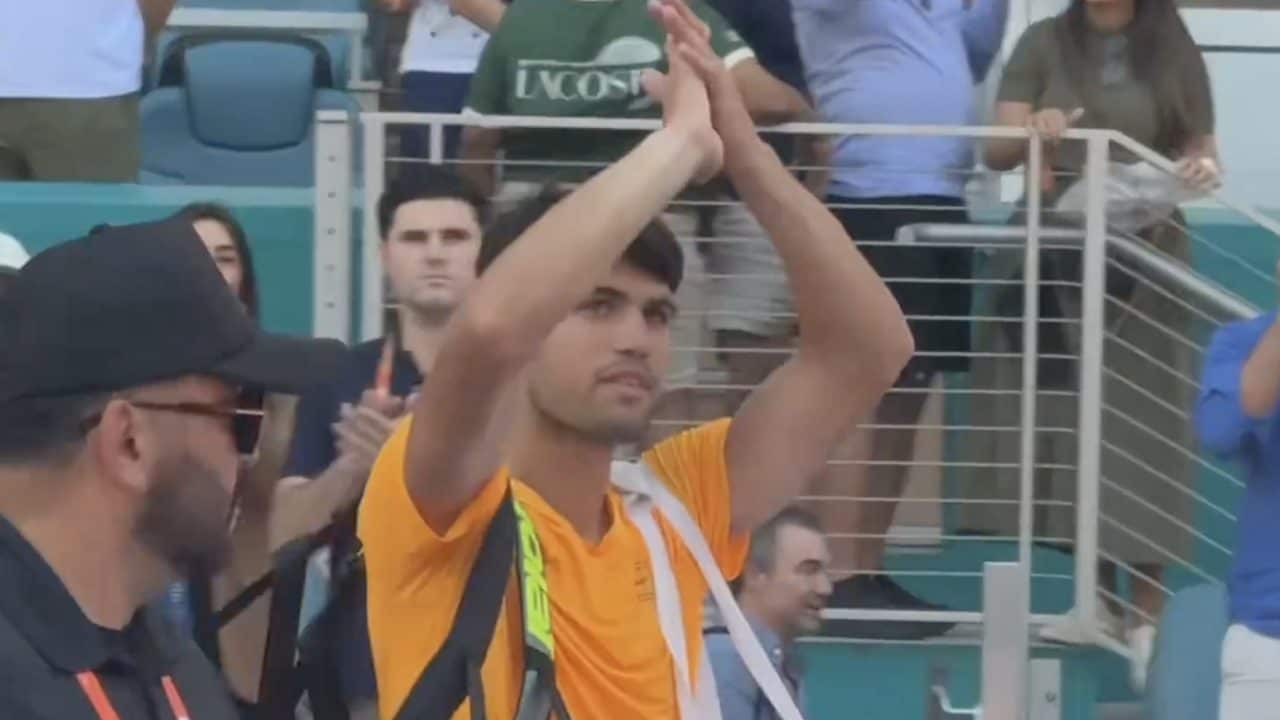 Alcaraz eliminato da Korda a Miami: lo sfogo è una sentenza. Ora grande occasione per Sinner