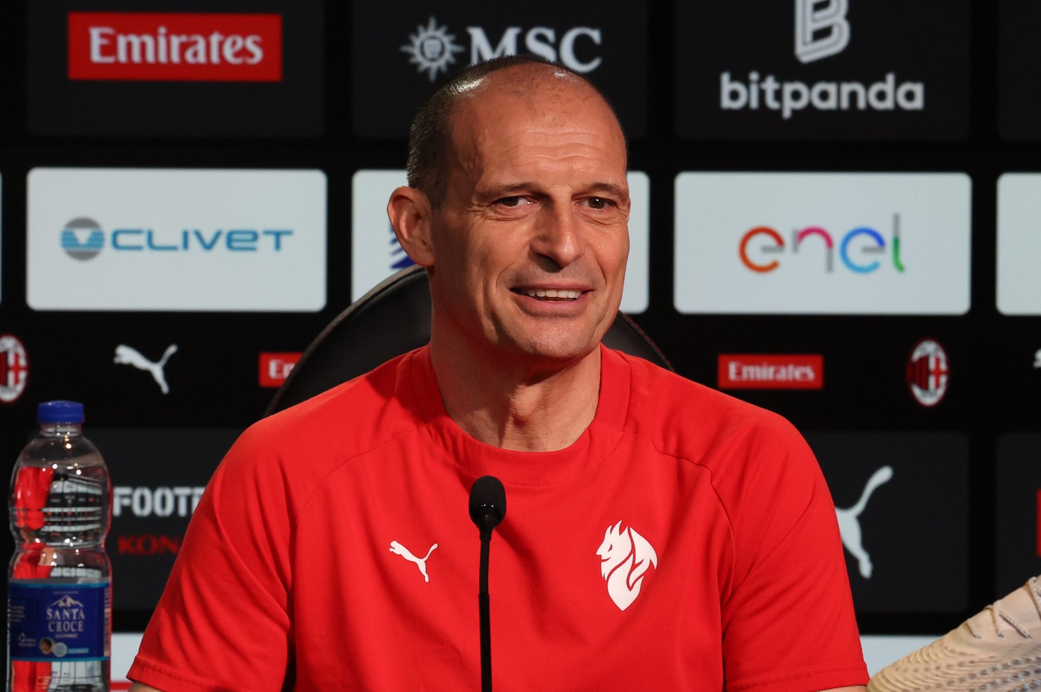 Max Allegri sorridente e rilassato durante la conferenza di vigilia del derby