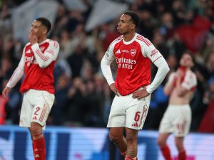 Undici calciatori dell’Arsenal rinunciano alle nazionali per infortunio: in Inghilterra c’è chi insinua