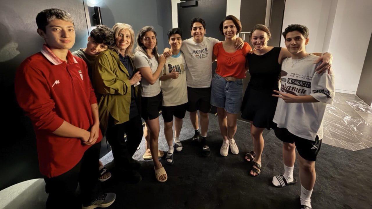 Il video della fuga delle calciatrici iraniane dall'hotel, inseguite dalle guardie di sicurezza