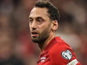 Calhanolgu esce per un problema muscolare con la Turchia e fa tremare l’Inter: quante partite salta