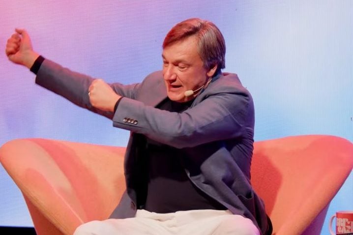 Fabio Caressa mima cosa fece Beppe Bergomi al tifoso che li insultava a Napoli