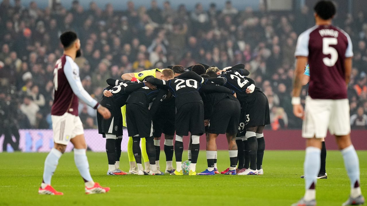 Il Chelsea insiste con la tattica del cerchio a centrocampo che dà tanto fastidio agli avversari