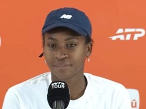 Coco Gauff chiede di non essere chiamata “papà” dopo aver battuto Karolina Muchova: è una tradizione