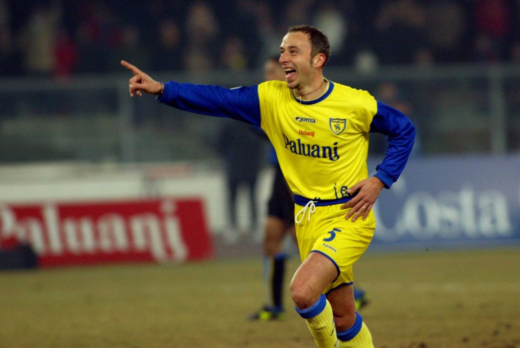 Corini, con la maglia del Chievo Verona, esulta dopo un gol all’Inter.
