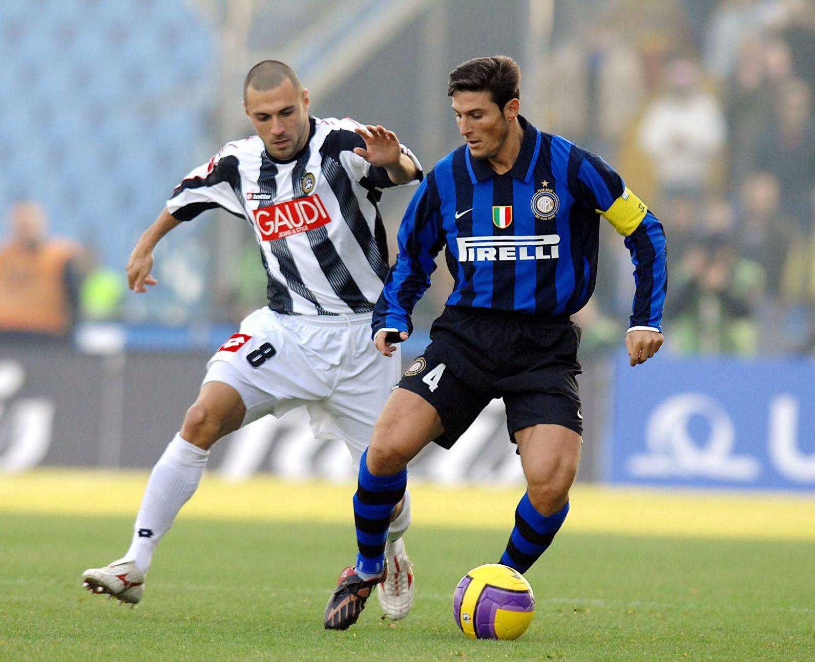 Dossena contro Zanetti ai tempi dell’Udinese.