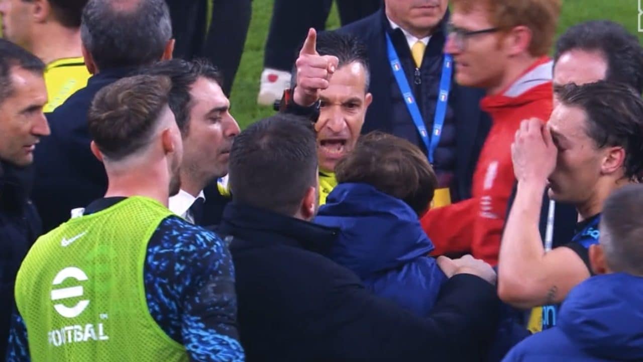 Doveri furibondo con i giocatori dell'Inter alla fine del derby: "Andate via!". Cosa è successo
