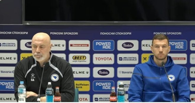 Dzeko in conferenza con il CT Barbarez.