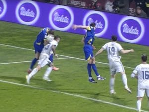 Sospetto fallo di mano di Dzeko sul gol dell’1-1 in Bosnia-Italia: perché è stato concesso