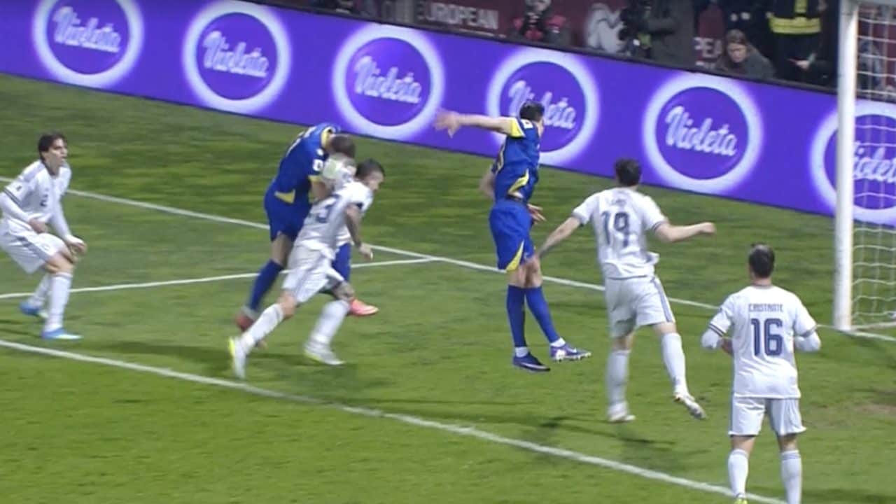 Sospetto fallo di mano di Dzeko sul gol dell'1-1 in Bosnia-Italia: perché è stato concesso