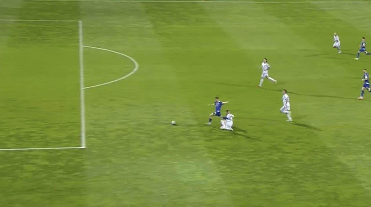 Il fallo costato a Bastoni il cartellino rosso