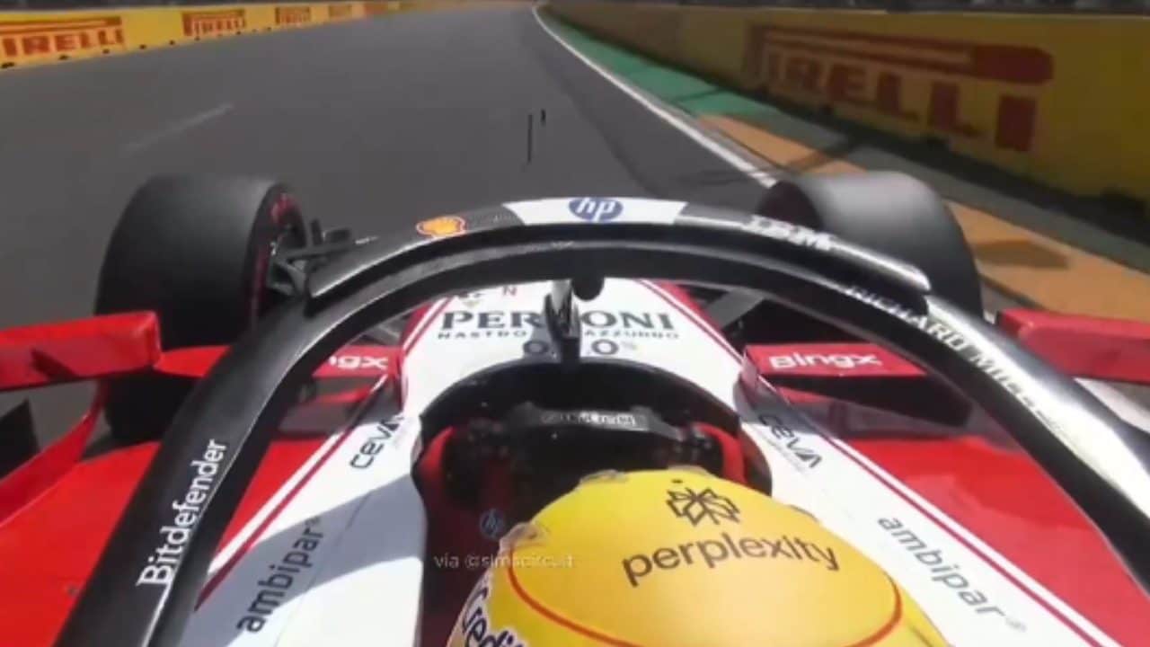 Il team radio di Lewis Hamilton svela lo sconcerto del pilota Ferrari: non ci può credere