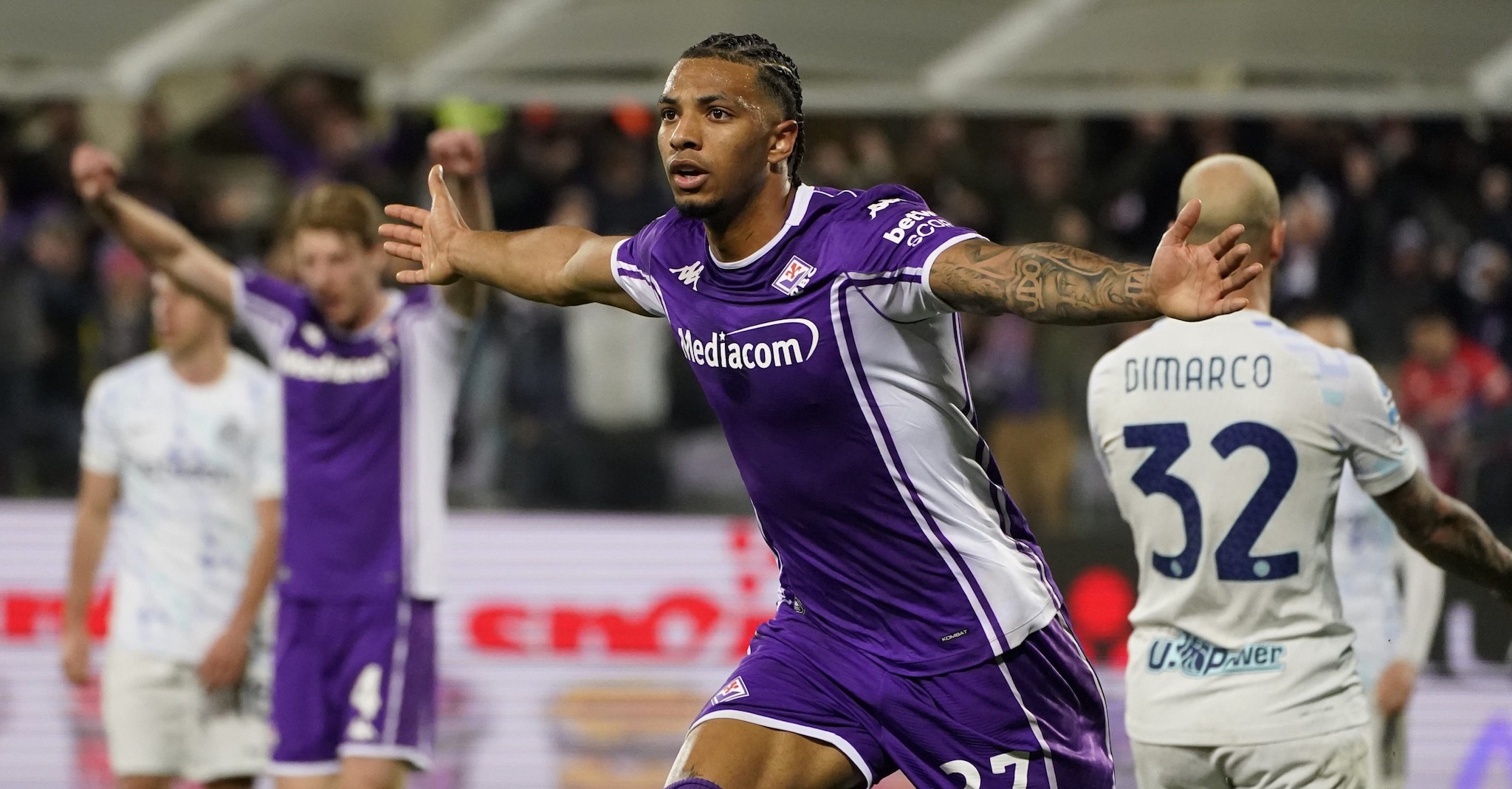 L'Inter si fa male da sola, Barella "regala" il pari alla Fiorentina. Milan e Napoli sorridono