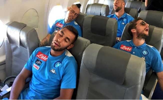 La foto di Ghoulam coi compagni del Napoli sull’aereo, all’epoca diventò virale