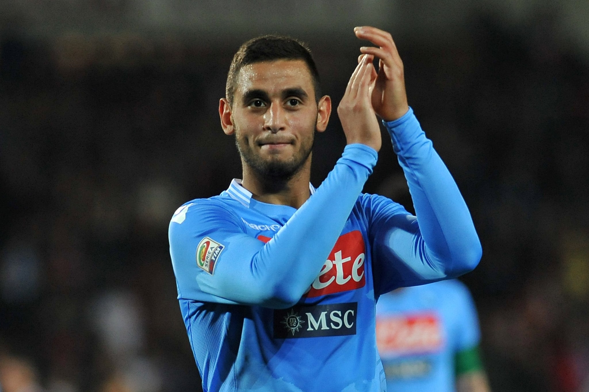 Faouzi con la maglia del Napoli nel marzo del 2014: era appena arrivato in azzurro
