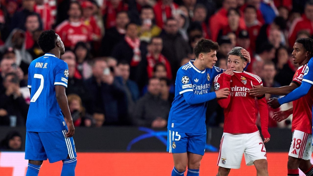 Espulsione per chi si copre la bocca in campo, stretta FIFA contro il razzismo: la nuova norma per i Mondiali