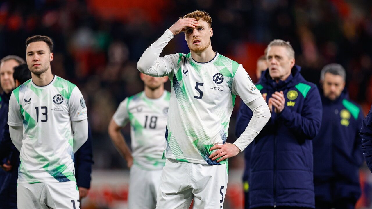 I surreali rigori tra Repubblica Ceca e Irlanda disturbati da una sirena usata in modo sospetto
