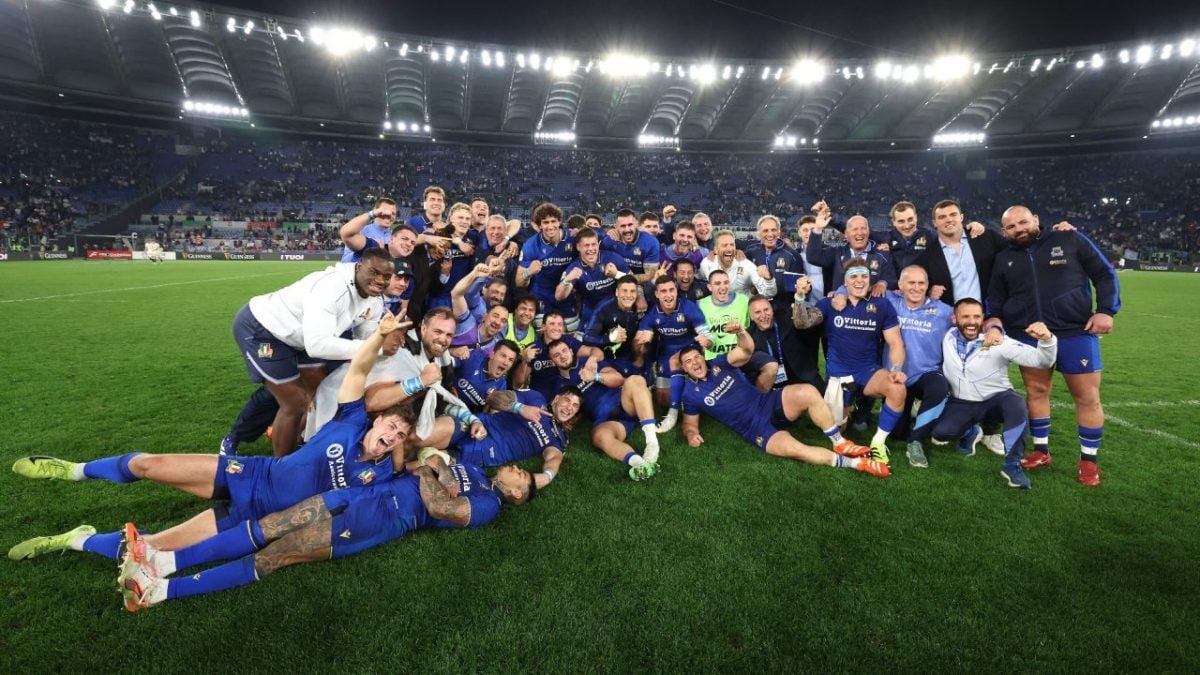 La festa dell’Italia dopo la vittoria sull’Inghilterra.