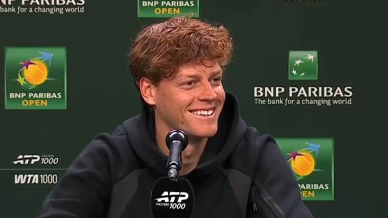 "Cos'è che non ti piace della vita da tennista?": Sinner fa ridere tutta la sala stampa a Indian Wells