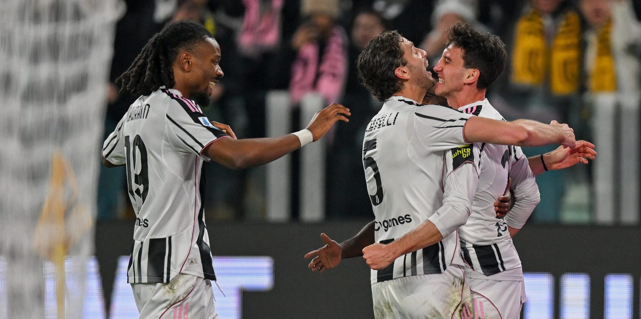 La Juve batte il Pisa 4-0, sale a -1 dal quarto posto: mette pressione al Como e alla Roma